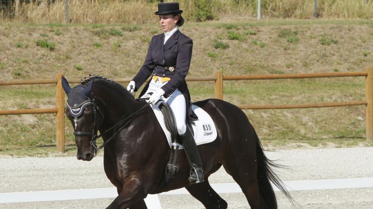 Mit ihrem langjährigen Erfolgspferd Dozent konnte sich Christina Thieme in Münster zweimal auf dem zweiten Rang platzieren. 