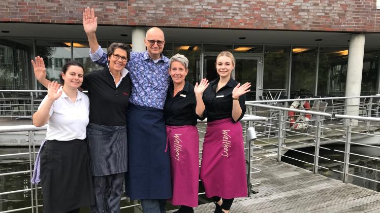 Und Tschüss: Heike David (von links), Ulrike und Conrad Walther, Michaela Ulrich sowie Luiza Nowicka nehmen Abschied vom Restaurant und Bistro Walthers.