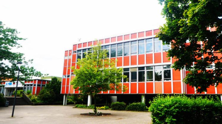 Im Schulzentrum Am Heimgarten sind die gleichnamige Gemeinschaftschule und das Eric-Kandel-Gymnasium untergebracht. 
