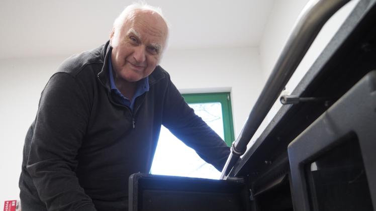 Den Holzofenherd für die Mitmachküche konnte sich Manfred Illmann durch Fördermittel leisten. Den Holzofenherd für die Mitmachküche konnte sich Manfred Illmann durch Fördermittel leisten.