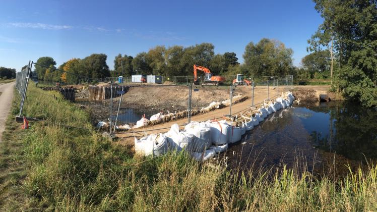 Das Zepeliner Wehr wurde bereits abgerissen, ein neues soll errichtet werden. Dafür wurde der Bützow-Güstrow-Kanal umgeleitet. 