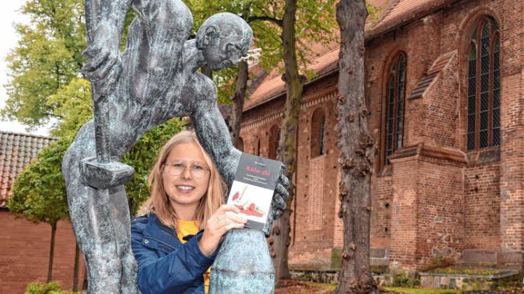 Der Münzschläger in Gadebusch erinnert an den Kriminalfall, den Katharina Golze auf einer Reise durch Mecklenburg-Vorpommern in dem Buch „Rübe ab!“ entdeckte. 