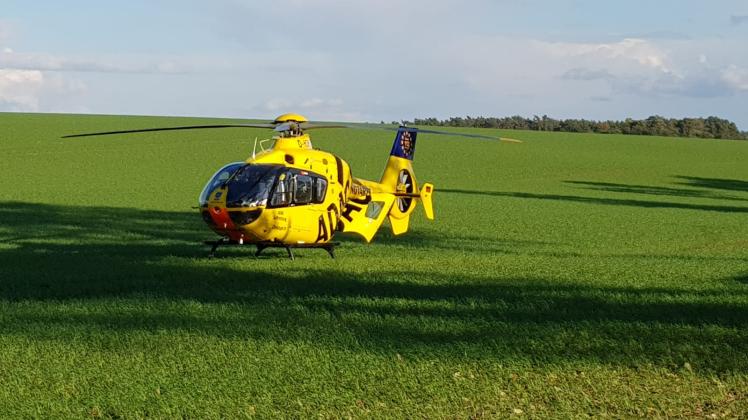 Der Fahrer musste mit dem Hubschrauber „Christoph 39“ ins Krankenhaus geflogen werden. 
