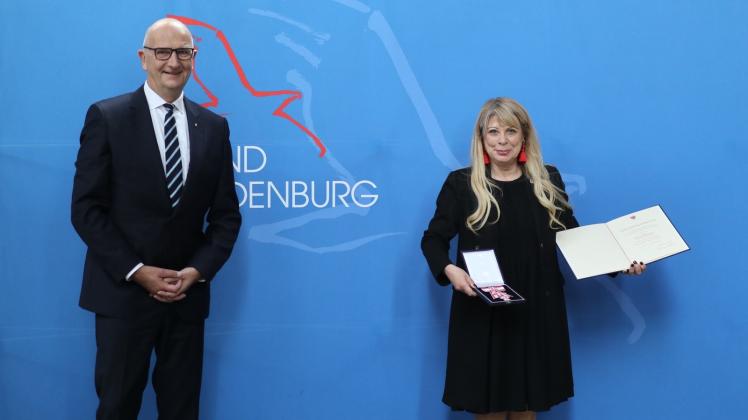 Ministerpräsident Dietmark Woidke ehrte auch BB Radie-Geschäftsführerin Katrin Helmschrott