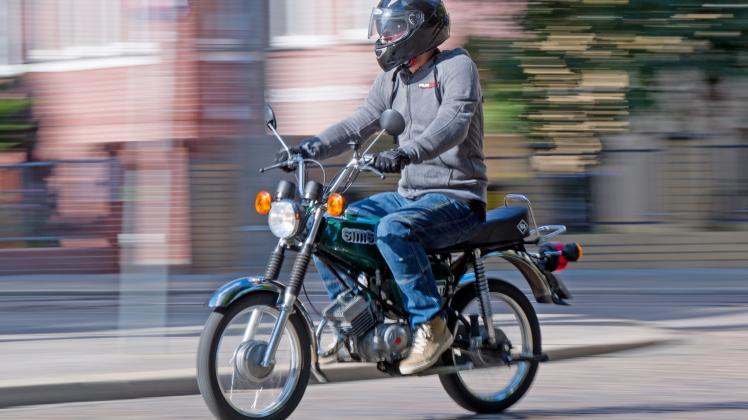 Der Mopedführerschein soll bundesweit bereits mit 15 Jahren erworben werden können.