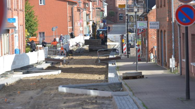 Seit Monaten wird an einem 130 Meter langen Abschnitt der Stellingstraße gebaut. 