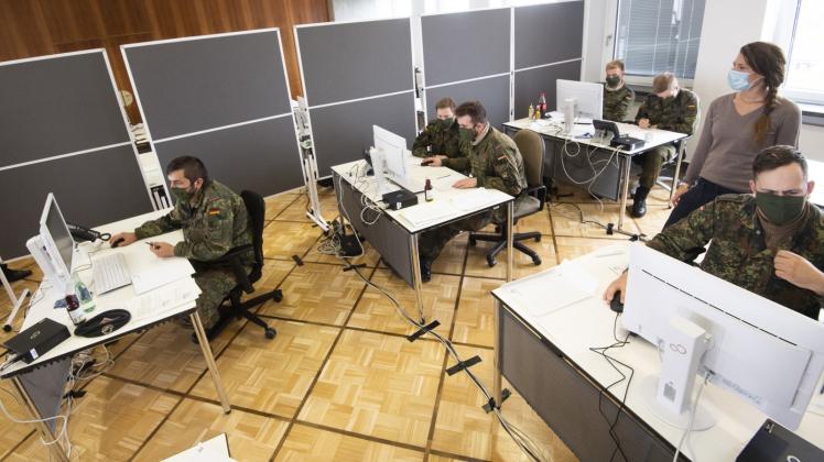 Soldaten der Bundeswehr helfen bundesweit bei der Nachverfolgung von Infektionsketten mit dem Coronavirus.