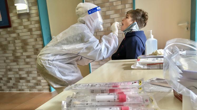 Insgesamt 90 Personen wurden an der Lützower Schule auf das Corona-Virus getestet. 