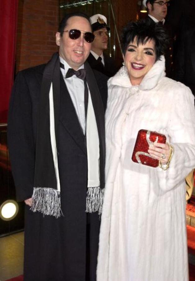 Liza Minnelli hat einige Ehen hinter sich. Die kürzeste Ehe ging sie mit dem Konzertveranstalter David Gest 2002 ein. Nach einem Jahr trennten sie sich bereits, doch aufgrund eines Rosenkrieges erfolgte die Scheidung erst 2006. Foto: dpa Liza Minnelli hat einige Ehen hinter sich. Die kürzeste Ehe ging sie mit dem Konzertveranstalter David Gest 2002 ein. Nach einem Jahr trennten sie sich bereits, doch aufgrund eines Rosenkrieges erfolgte die Scheidung erst 2006. Foto: dpa