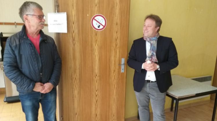 Dialog im künftigen Dorfgemeinschaftshaus: Sükows Ortsvorsteher Diethard Schulz und der Bundestagsabgeordnete Sebastian Steineke. Dialog im künftigen Dorfgemeinschaftshaus: Sükows Ortsvorsteher Diethard Schulz und der Bundestagsabgeordnete Sebastian Steineke.