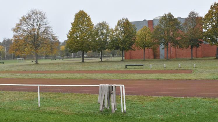 Noch ist es ruhig um die Sporthalle in Zahrensdorf. Bald soll hier die Boizenburger Grundschule „Ludwig Reinhard“ ihr temporäres Domizil finden, damit das Grundschulzentrum errichtet werden kann. 