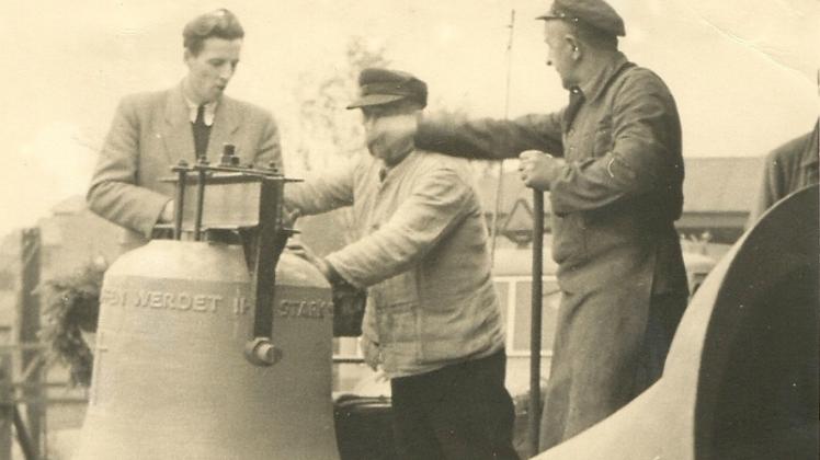 Die Spedition von Erich Zülow übernahm den Transport der neu gegossenen Glocken durch die Stadt vom Bahnhof zur Stiftskirche. Die Spedition von Erich Zülow übernahm den Transport der neu gegossenen Glocken durch die Stadt vom Bahnhof zur Stiftskirche.