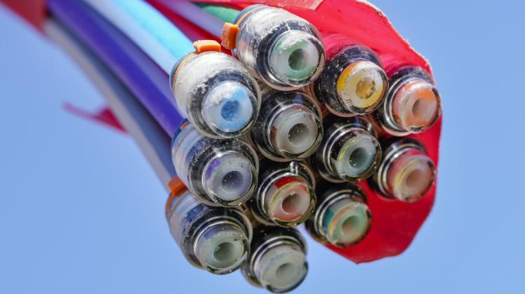 Endlich schnelles Internet mit dem Glasfaserkabel Endlich schnelles Internet mit dem Glasfaserkabel