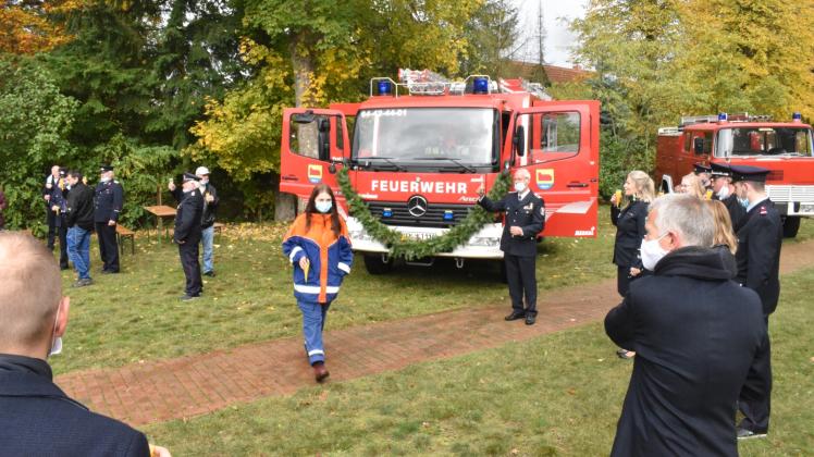 Gebraucht aber oho: Das „neue“ Feuerwehrauto sorgt für Freude bei den Verantwortlichen in der Gemeinde Kirch Jesar. 