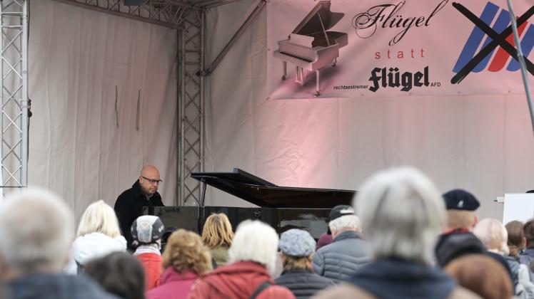 Das Konzert „Flügel gegen Flügel“, unter anderem mit dem Pianisten Björn O. Wiede 
