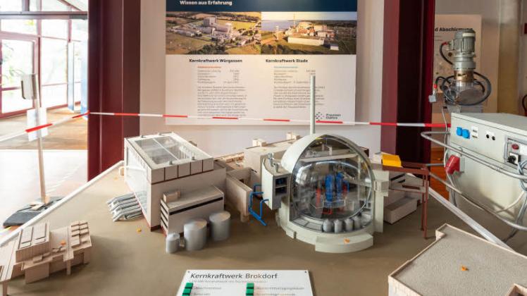 Wie funktioniert ein Kernkraftwerk? Ein Modell im Besucher-Zentrum veranschaulicht dies. Daneben gibt es Schaubilder und weitere Infos. 