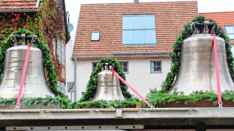 Das neue Geläut der Stiftskirche: Der Bremer Ulrich Schlüter ist fasziniert von ihnen und freut sich, dass in Mecklenburg für derartige Projekte noch Geld ausgegeben wird. 