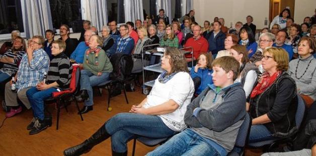 Großes Interesse: Über 100 Zuhörer kamen zum "Eindrücke aus Burkina Faso"-Reisebericht in den Sitzungsraum des Gästehauses. Foto: Kühl (2) Großes Interesse: Über 100 Zuhörer kamen zum "Eindrücke aus Burkina Faso"-Reisebericht in den Sitzungsraum des Gästehauses. Foto: Kühl (2)