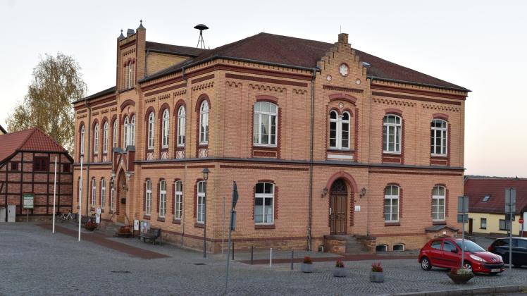Erbaut 1878/79 haben hier seit jeher die Ratsherren getagt, heute die Stadtvertretung, wenn sie nicht Corona bedingt ins Feuerwehrgerätehaus umzieht. Fotos: roswitha spöhr 