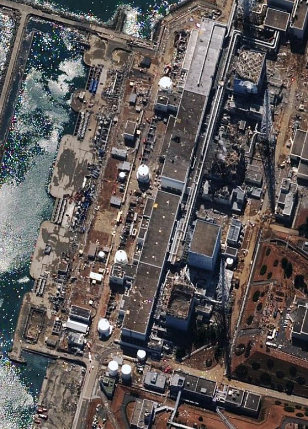 Satellitenfoto des Atomkraftwerks Fukushima 1 vom Donnerstag, 17. März. Foto: DigitalGlobe/dpa Satellitenfoto des Atomkraftwerks Fukushima 1 vom Donnerstag, 17. März. Foto: DigitalGlobe/dpa