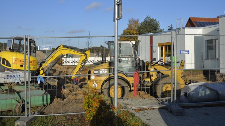 Die Errichtung des Anbaus ans „Zwergenland“ in Bandenitz hat bereits begonnen. 