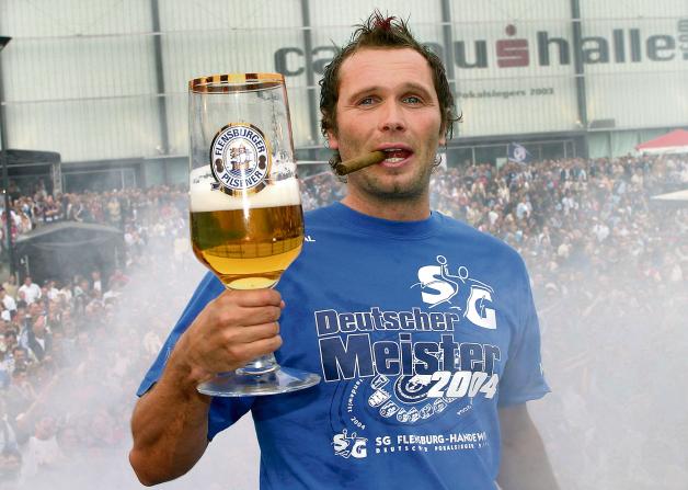 Lars Christiansen wusste den Gewinn der Deutschen Meisterschaft 2004 zu genießen. Lars Christiansen wusste den Gewinn der Deutschen Meisterschaft 2004 zu genießen.