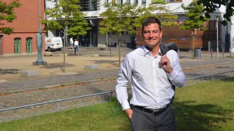Trat bei der Wahl im September erneut als Landrat für den Landkreis Rostock an: Sebastian Constien.  