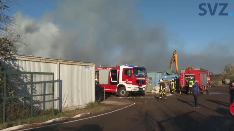 Brand auf Gelände von Schrotthandel ausgebrochen Brand auf Gelände von Schrotthandel ausgebrochen