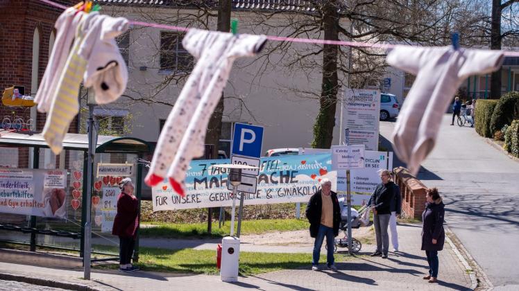 Mahnwachen, Demonstrationen und Protestaktionen für den Erhalt der Geburtshilfe bestimmen das gesellschaftliche Leben in Crivitz. 