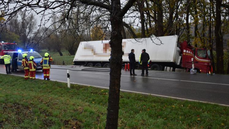Bei einem tragischen Unfall bei Holdorf ist ein Lkw-Fahrer ums Leben.