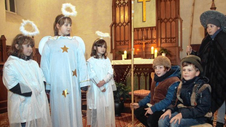 Ein Blick ins vergangene Jahr: 2019 begeisterten Kinder in Hohen Pritz mit einem Krippenspiel. Daraus wird diesmal nichts.