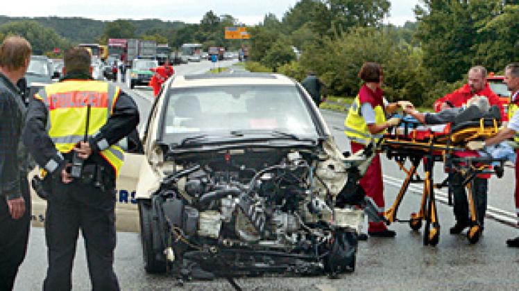 Schwerer Unfall: B76 In Schleswig Gesperrt | SHZ