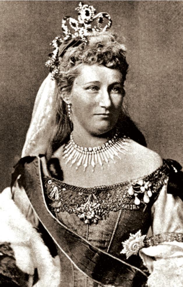 Kaiserin Auguste Victoria im Krönungsornat kurze Zeit nach der Thronbesteigung im Jahre 1888.