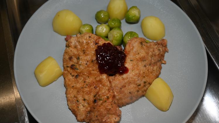 Putenschnitzel Mit Rosenkohl Und Schichtdessert | SHZ