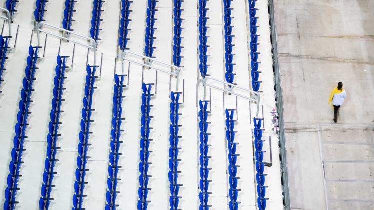 Leere Zuschauerränge in der Mercedes-Benz-Arena in Berlin: Abgesagte Konzerte, kaum Planungssicherheit, wirtschaftliche Schieflage – durch Corona fallen Kulturveranstaltern auch Sponsoren weg. 