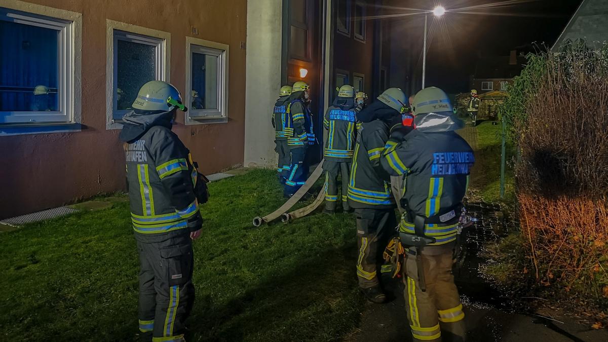 Essen Auf Herd Vergessen: Feuerwehr Rettet Bewohner Aus Verqualmt | SHZ