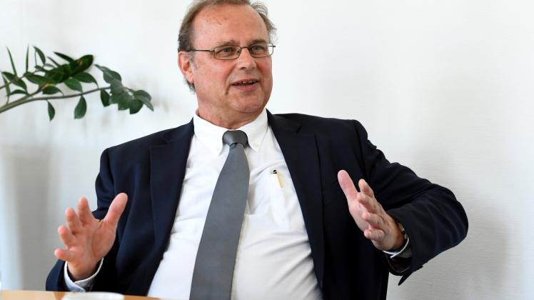 Claus Christian Claussen (59, CDU) ist seit Mai 2020 Minister für Justiz, Europa und Verbraucherschutz in Kiel und damit Gastgeber der 17. Konferenz der Verbraucherschutzminister. 