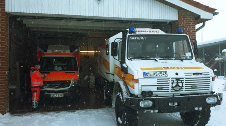 Der Unimog-Krankenwagen des ASB Ostholstein startete von der Rettungswache Cismar zu Winter-Hilfseinsätzen. 
