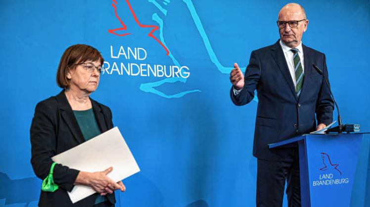 Brandenburgs Gesundheitsministerin Ursula Nonnemacher und Ministerpräsident Dietmar Woidke (Archivbild). 