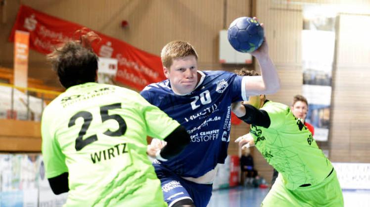 Zwei-Meter-Mann Niels Versteijnen hat beim VfL Lübeck-Schwartau gelernt, wie er sich gegen die gegnerische Abwehr durchsetzen kann.