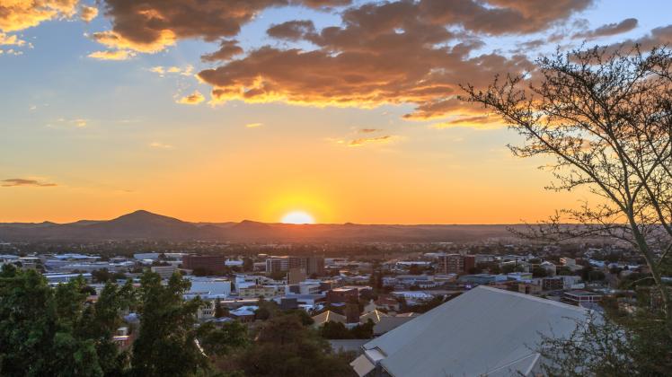 Sonnenuntergang über Windhoek: Toni Krumme wird in die Hauptstadt Namibias reisen.