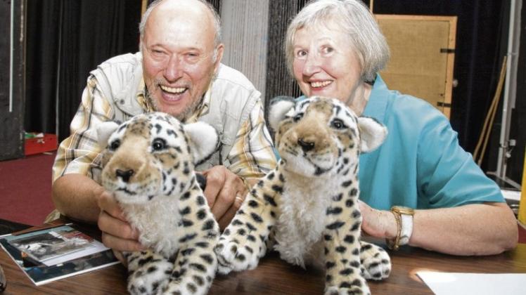 Vergnügt mit kleinen Tigern aus „Pension Schöller“: Klaus und Rosemarie Fischer.