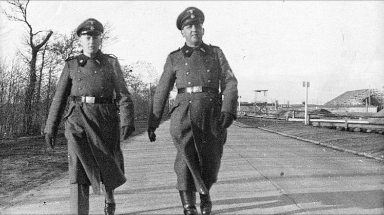 Das Foto aus einem SS-Album zeigt Ewald Jauch (rechts) und Wilhelm Dreimann am Karfreitag 1941 in Neuengamme. Foto: KZ-Gedenkstätte Neuengamme