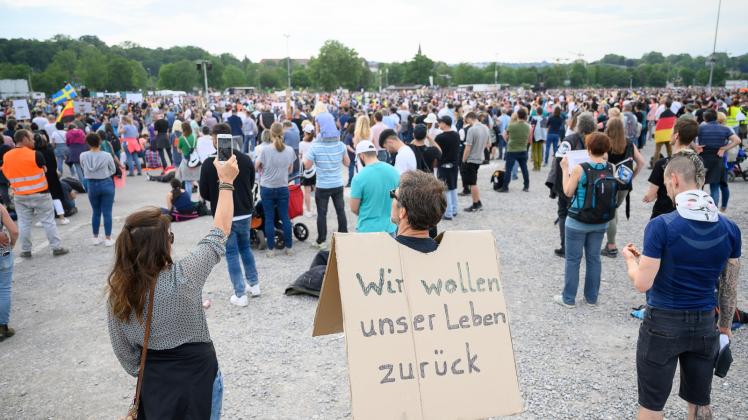 Protest gegen die Corona-Einschränkungen am Wochenende in Stuttgart. 