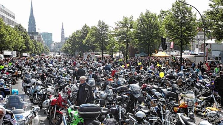 Der Mogo in Hamburg lockt jedes Jahr zehntausende Biker an. Foto: dpa