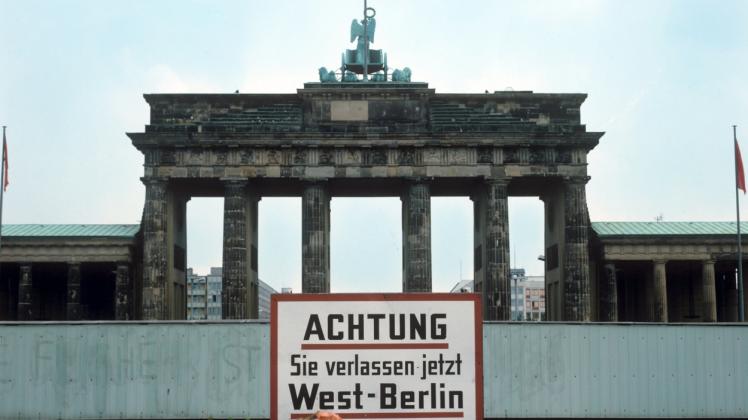 Direkt am Brandenburger Tor verlief bis 1989die Berliner Mauer. 