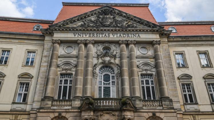 Die Frankfurter Viadrina will Antworten auf die Herausforderungen der digitalen Gesellschaft finden. Die Frankfurter Viadrina will Antworten auf die Herausforderungen der digitalen Gesellschaft finden.