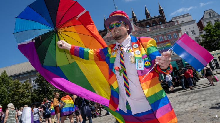 Rostock zeigt sich von seiner bunten Seite zum CSD Christopher Street Day in Rostock