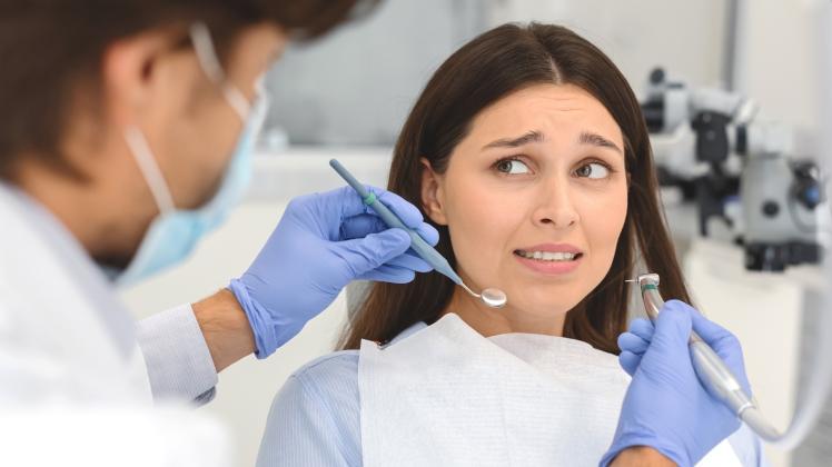 Angstpatienten haben in der Vergangenheit häufig schmerzvolle Erfahrungen beim Zahnarzt gemacht – umso wichtiger ist hier eine einfühlsame Behandlung.