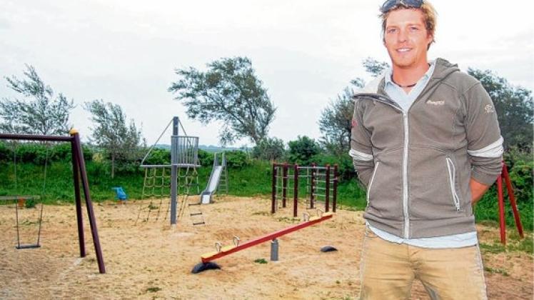 Mit dem Bau eines Spielplatzes will der Morsumer Campingplatz-Betreiber Christian Jürgensen bei den Familien punkten.  Foto: Deppe